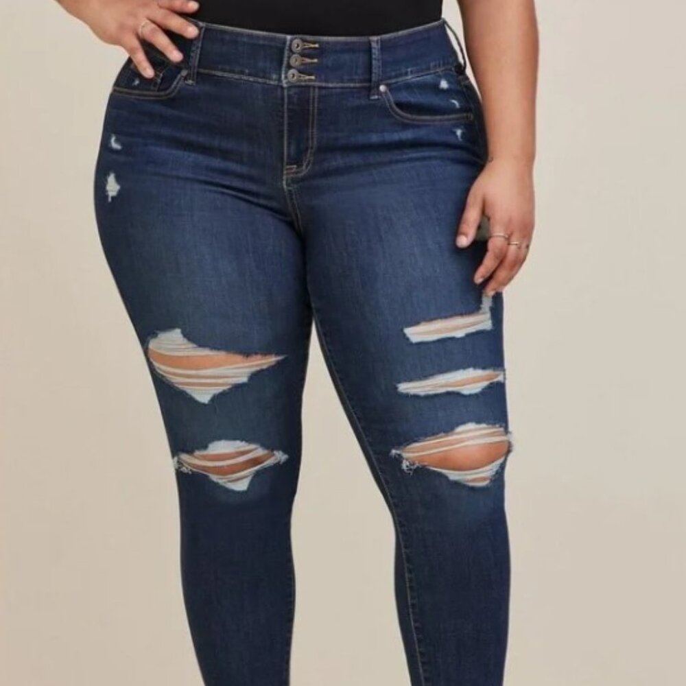 Torrid super soft high-rise distressed jegging, size 22t